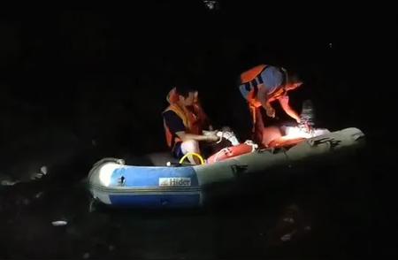 南充升钟湖悲剧：男子夜钓时不幸溺水，事发地水深约5米
