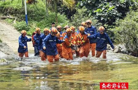 震惊！海南吊罗山林区徒步遭遇险境，25人被困，教训深刻！