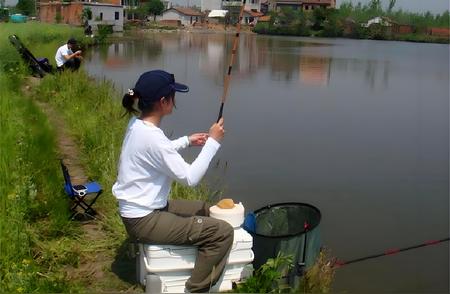 夏天钓鱼不爆护的秘诀：掌握这五种技巧成为高手！