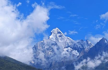 徒步第九集：揭秘四姑娘山的自然美景与人文风情