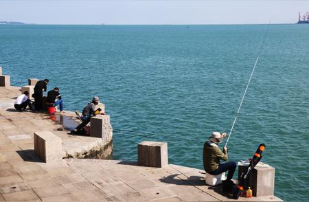 海边钓鱼技巧大揭秘：轻松捕获沙尖鱼的五种绝招！