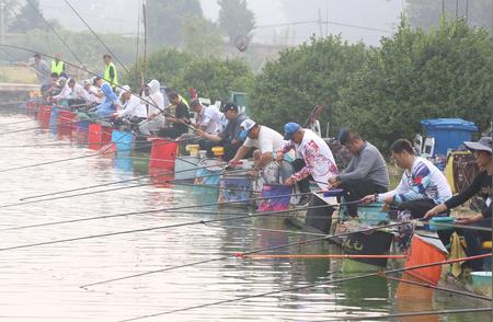 第七届北京钓鱼大赛：百名钓鱼爱好者同场竞技