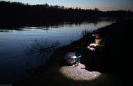 夜钓大鱼必备：如何简单有效地使用夜光漂