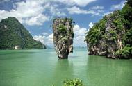 泰国攀牙湾的'钉子石'：潜在的倒塌风险