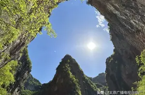 八泉峡秋日盛宴：梦幻山水等你来探秘