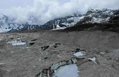 悲剧！26岁中国男子在珠穆朗玛峰地区丧生：独自徒步旅行，归途中高反