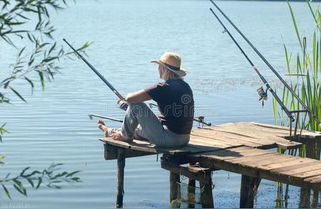 钓鱼专家指南：五种方法让你保持专注与耐心！