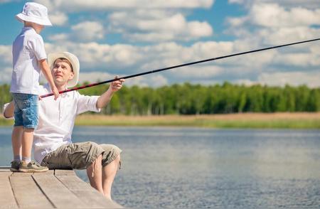 钓鱼初学者必备：选对鱼竿，快速进阶高手
