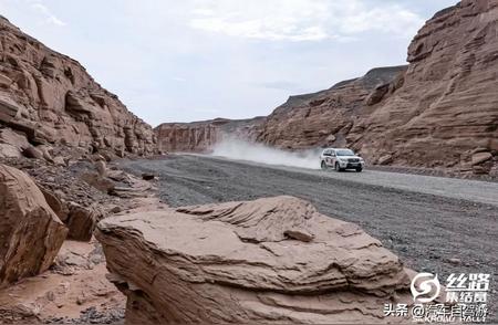 哈密大海道之旅：揭秘丝路旁的雅丹奇观