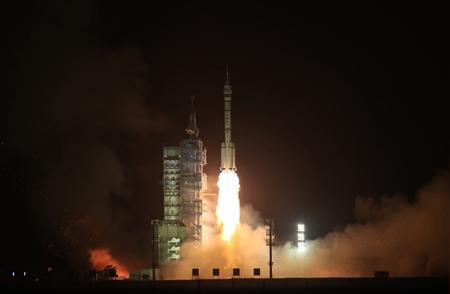 中国神舟十八号任务创新：首次尝试在太空中养鱼