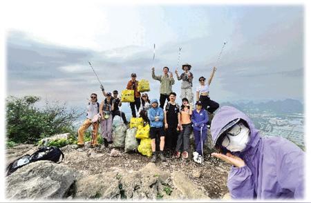 桂林捡垃圾的年轻驴友：环保行动的亮点