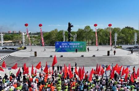 探秘黑河市万人徒步大会：黑龙江畔的激情燃烧