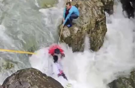 浙江台州驴友冒险横渡急流，生死未卜，搜救进行中